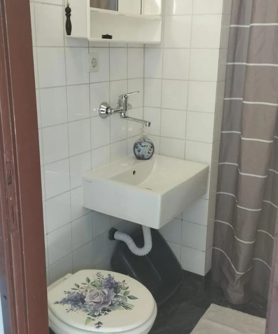 Private Apartment ,Surrounded By Nature,50M From The Sea 포블랴나