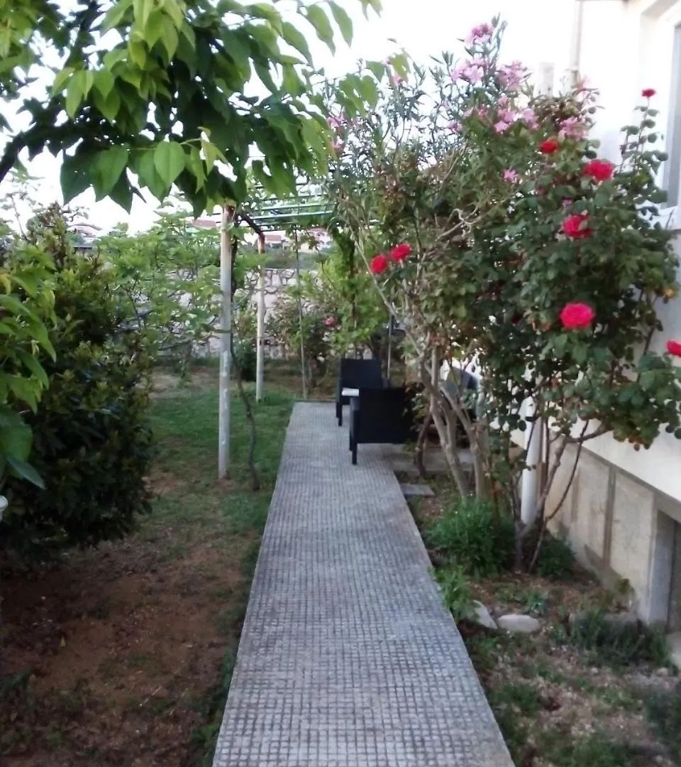 Private Apartment ,Surrounded By Nature,50M From The Sea 포블랴나